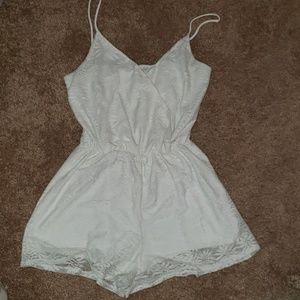 White lace romper size M/L